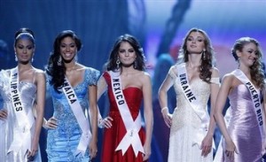 Venus Raj, Yendi Phillips, Jimena Navarrete, Anna Poslavska, Mariana Paola Vincente
